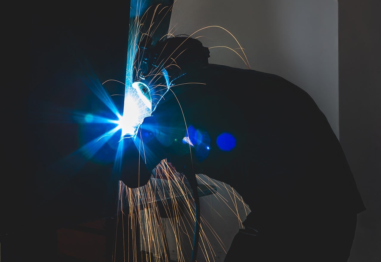 welding gas cylinders in factory — Emek Sınai Gazları